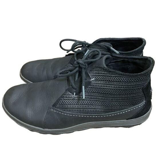 Merrell Black Ashland Chukka Ankle Boots w/Embossed Artesian Designs (Size: 7.5) - Picture 2 of 13
